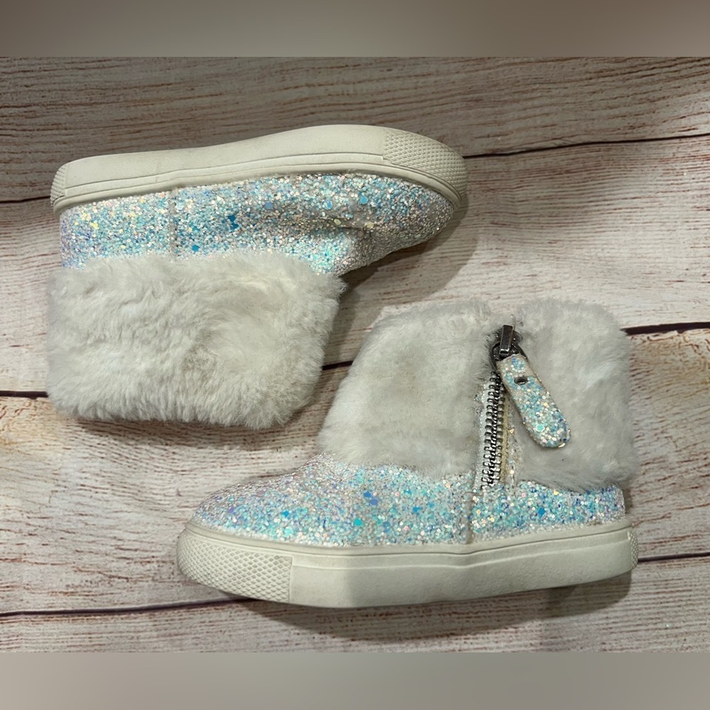 6 Toddler Sugar Sparkle Silver & White Faux Fur Ankle Boots
